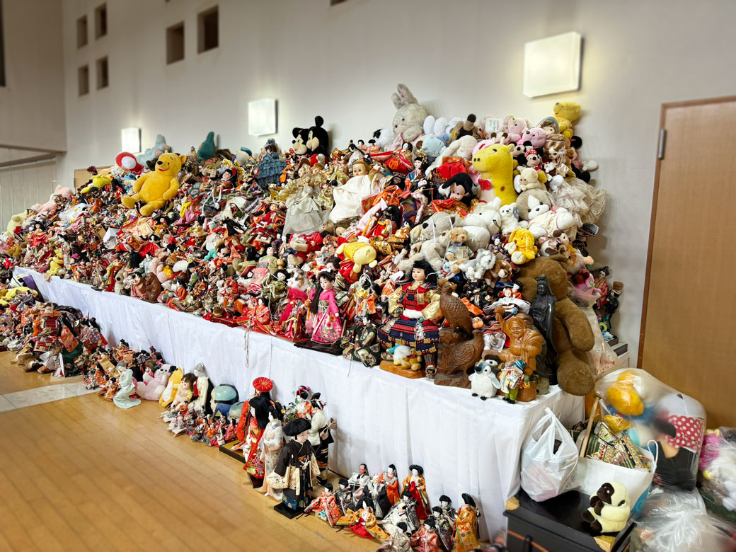 人形供養祭は地元諏訪の方を中心にお集まりいただき、多くのお人形をご供養いたしました
