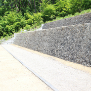 救世霊園の参道