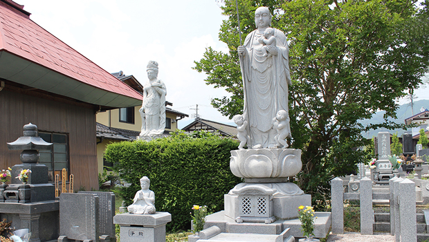 正念寺の霊園風景